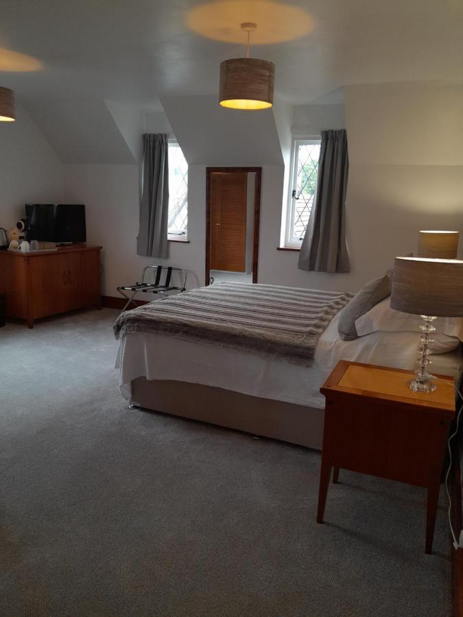 Sadlers Guest House Wokingham Buitenkant foto
