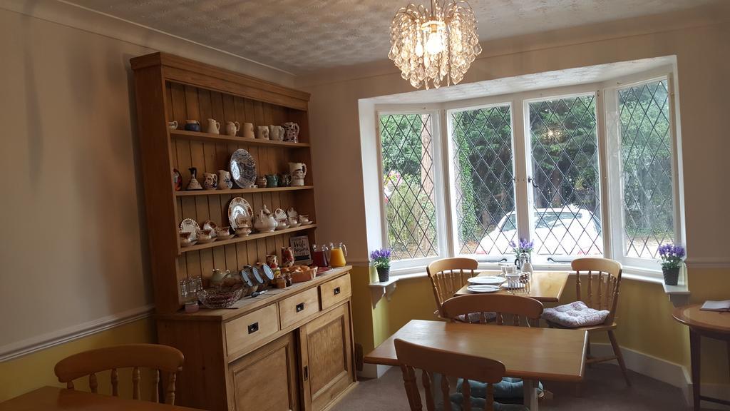 Sadlers Guest House Wokingham Buitenkant foto