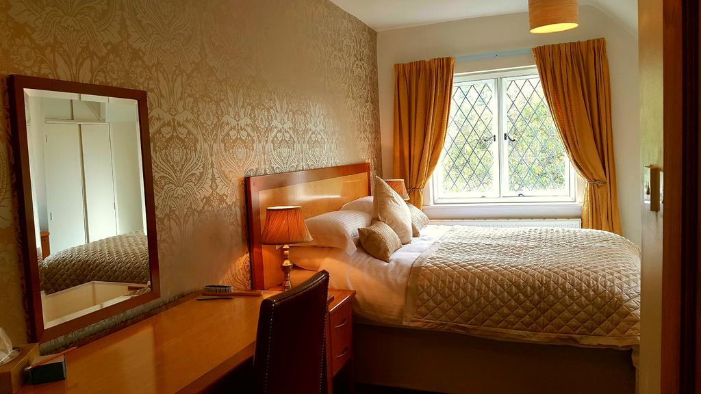 Sadlers Guest House Wokingham Buitenkant foto
