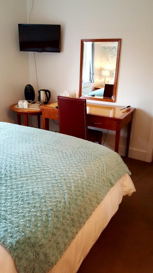 Sadlers Guest House Wokingham Buitenkant foto